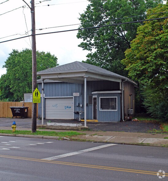 More Photos Of 485 Selma Rd, Springfield Light Distribution For Sale