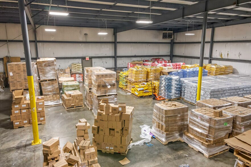 More Photos Of 2840 Mitthoeffer Pl, Indianapolis Warehouse For Sale