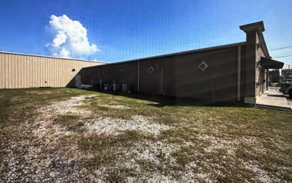 More Photos Of 1504 Nederland Ave, Nederland Storefront Retail Office For Sale