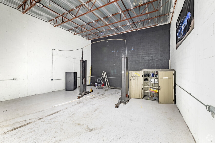 More Photos Of 4200-4250 NW 72nd Ave, Miami Warehouse For Lease