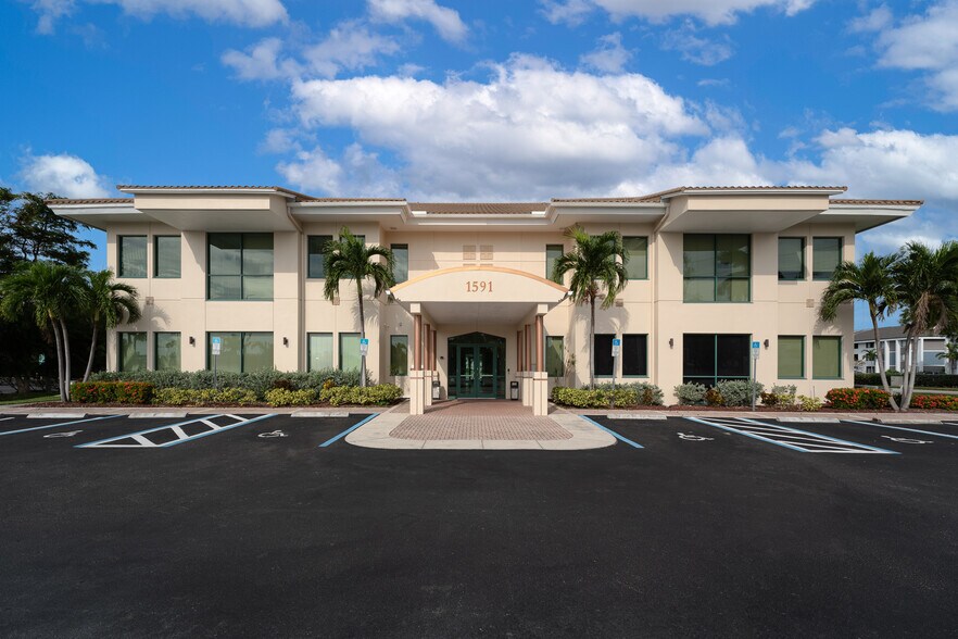 More Photos Of 1591 Hayley Ln, Fort Myers Office For Lease