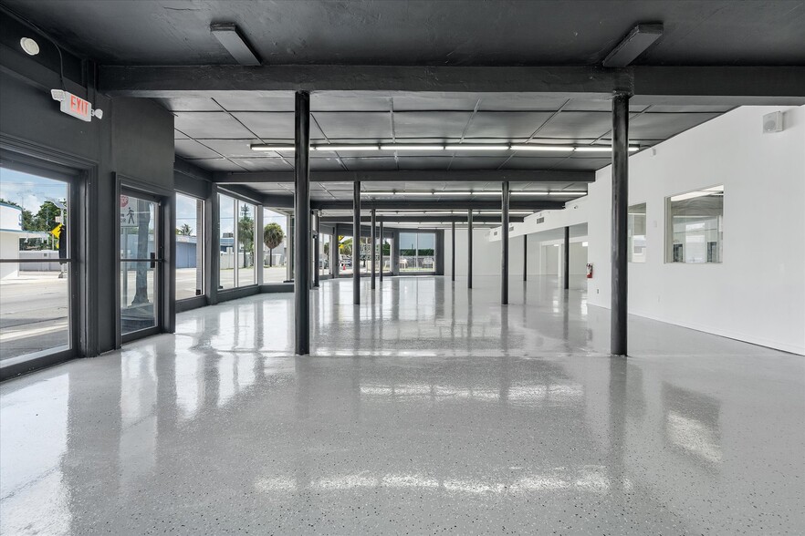 More Photos Of 1500 NW 36th St, Miami Storefront Retail Office For Lease