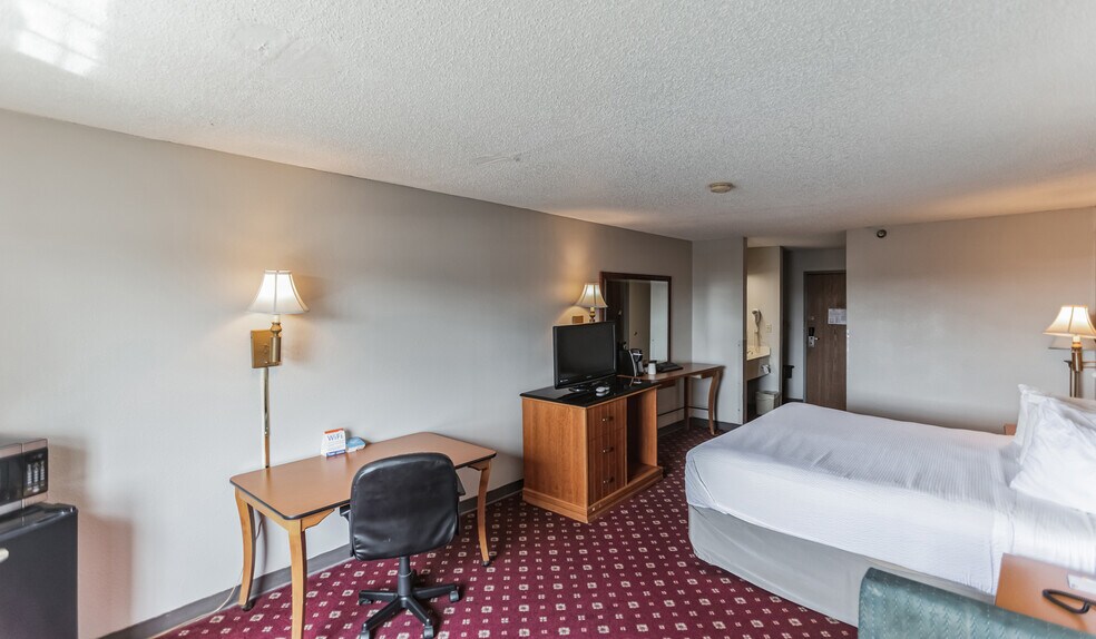 More Photos Of 912 US Highway 65/82 South, Lake Village Hotel For Sale