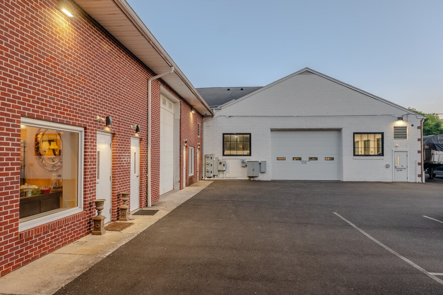 More Photos Of 33 Tomlinson Rd, Huntingdon Valley Warehouse For Sale