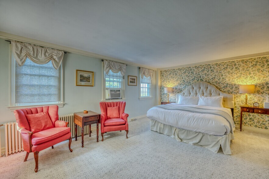 More Photos Of 80 Guider Ln, Bethlehem Hotel For Sale