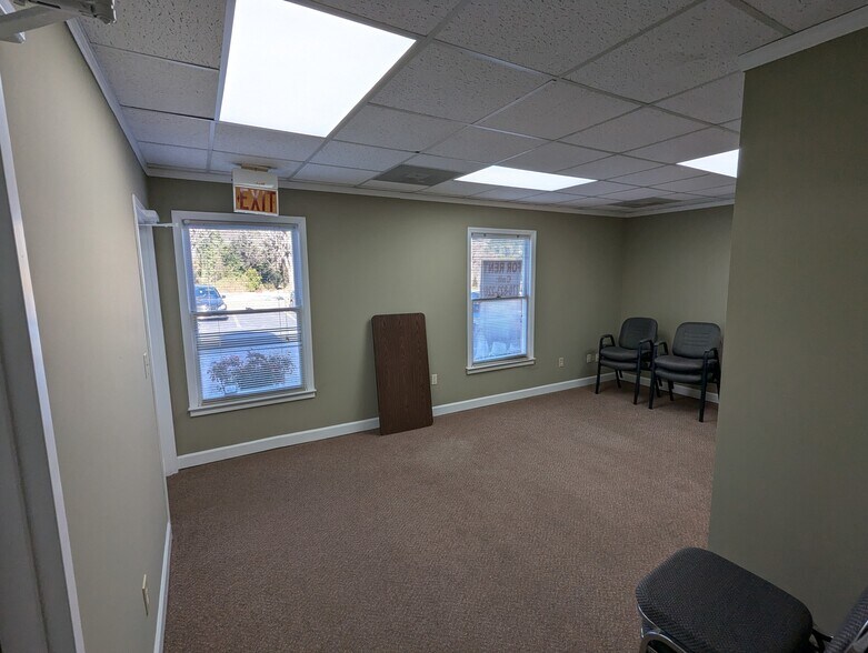 More Photos Of 2440 Sandy Plains Rd, Marietta Office For Sale