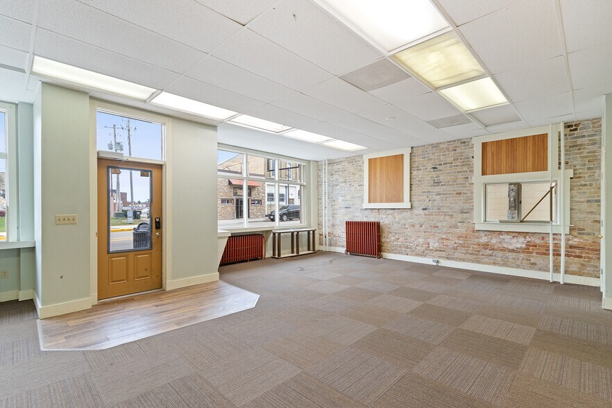 More Photos Of 307-309 Dewitt St, Portage Restaurant For Sale