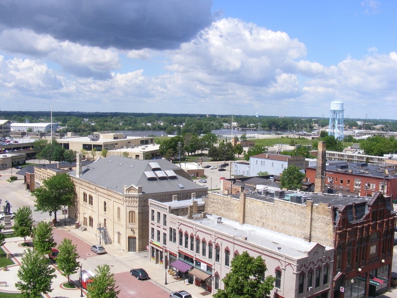 More Photos Of 404 N Main St, Oshkosh Office For Lease