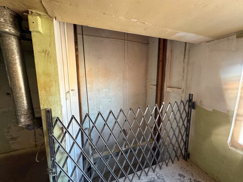 More Photos Of 113 Central Ave, Great Falls Flex For Sale