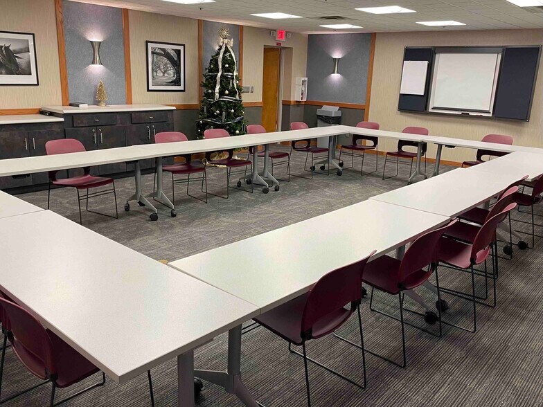 More Photos Of 2901 Ohio Blvd, Terre Haute Office For Lease