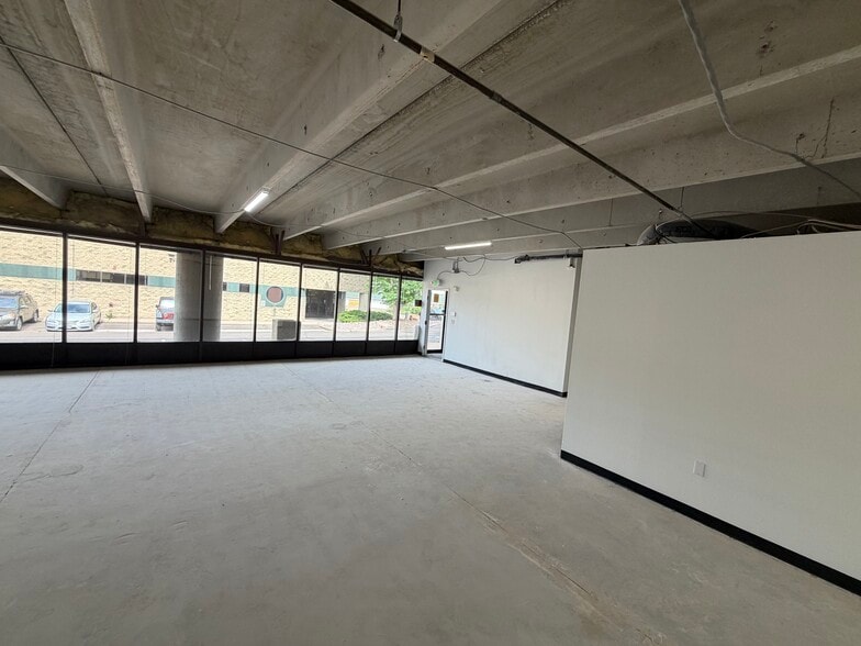 More Photos Of 535 E Cimarron St, Colorado Springs Warehouse For Sale