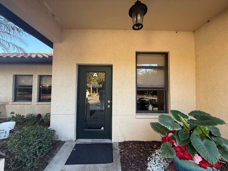 More Photos Of 421 Commercial Ct, Venice Loft Creative Space For Lease