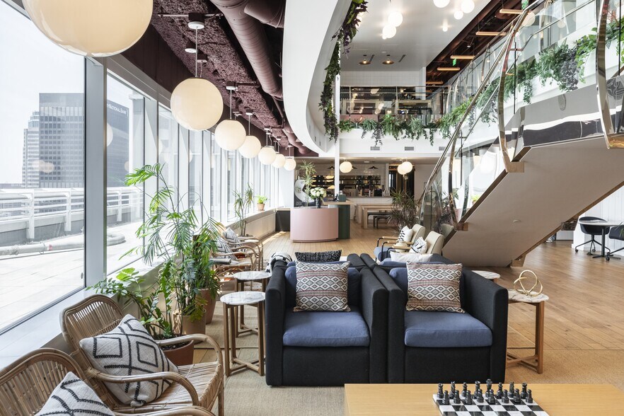 More Photos Of 555 W 5th St, Los Angeles Office For Lease