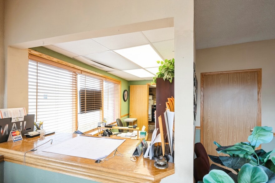 More Photos Of 1964 Indianola Ave, Des Moines Office For Sale