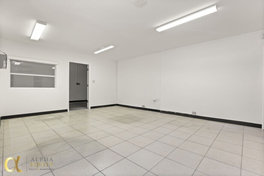 More Photos Of 5497 Benchmark Ln, Sanford Warehouse For Lease