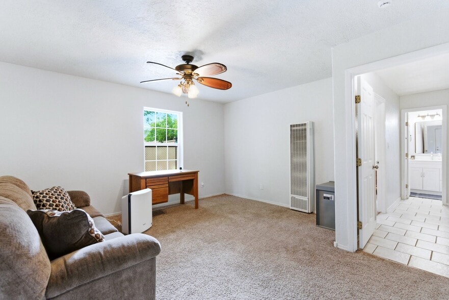 More Photos Of 615 Keleher Ave NW, Albuquerque Flex For Sale