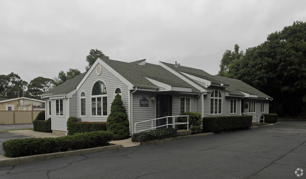 More Photos Of 671 Montauk Hwy, Bayport Medical For Sale