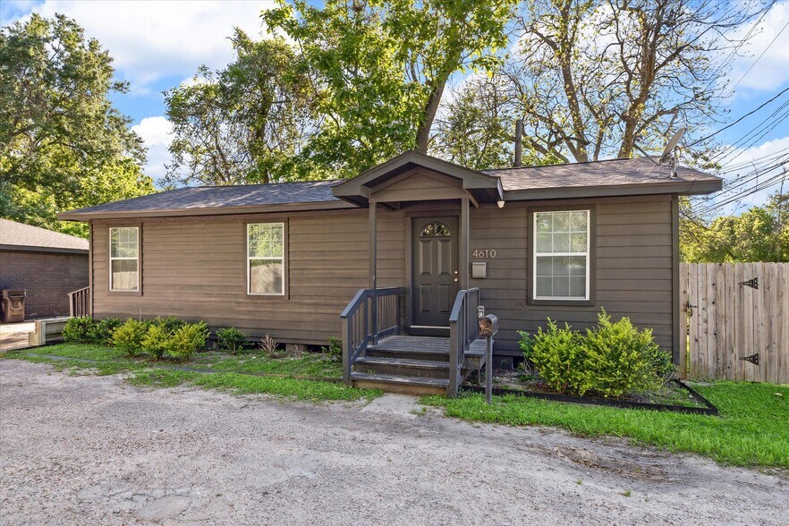 Primary Photo Of 4610 Denmark St, Houston Multifamily For Sale