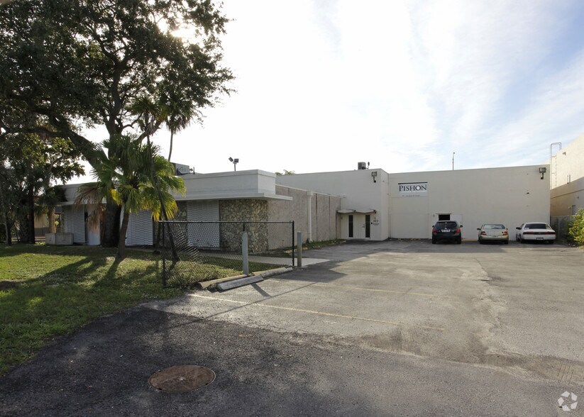 Primary Photo Of 460 W 84th St, Hialeah Showroom For Lease