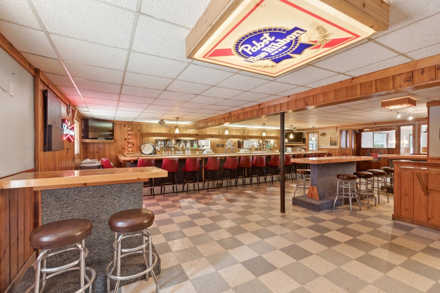 More Photos Of N11050 County Road A, Tomahawk Bar For Sale