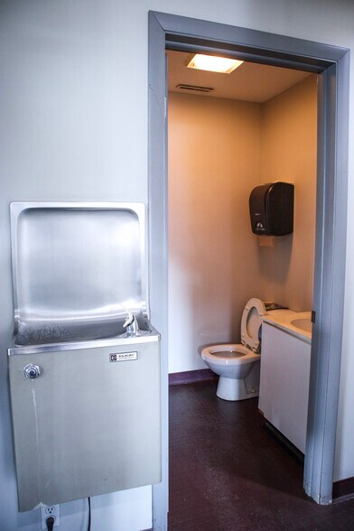 More Photos Of 325 1st St, Toledo Office For Sale