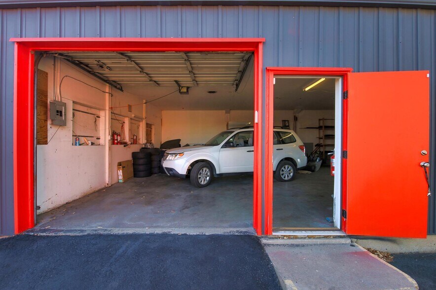 More Photos Of 260 S Potomac St, Aurora General Retail For Sale