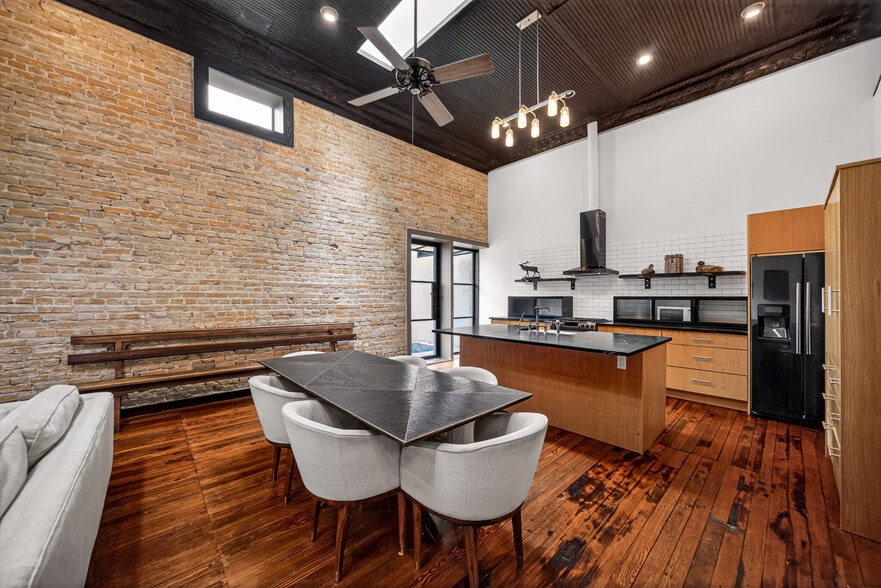 More Photos Of 614 High St, Comfort Storefront Retail Residential For Sale