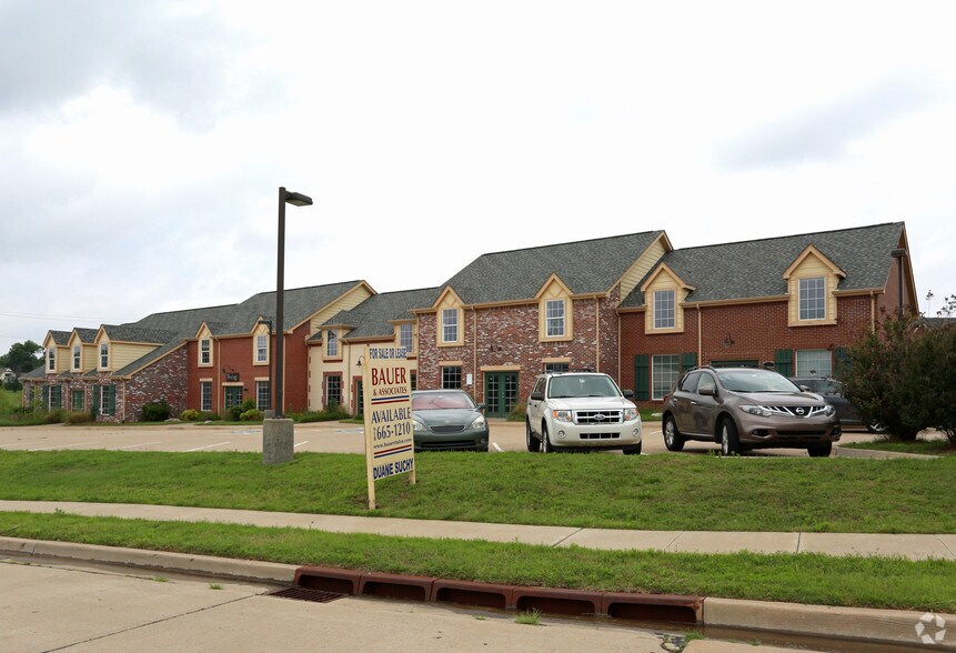 More Photos Of 2400-2416 W Detroit St, Broken Arrow Medical For Lease