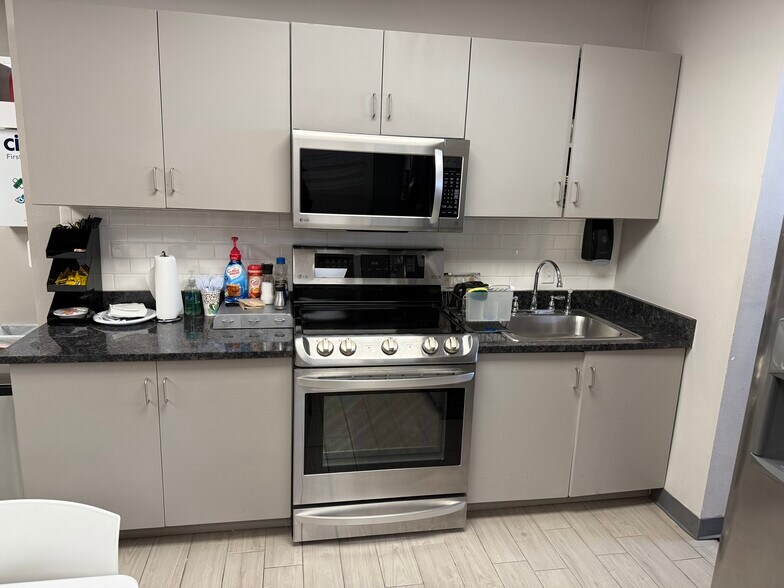 More Photos Of 404 Executive Center Blvd, El Paso Medical For Lease