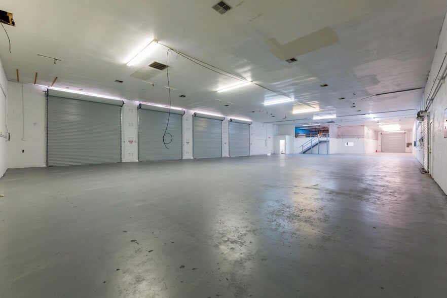 More Photos Of 128 Tomahawk Dr, Indian Harbour Beach Warehouse For Lease