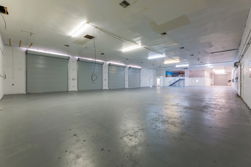 More Photos Of 128 Tomahawk Dr, Indian Harbour Beach Warehouse For Sale