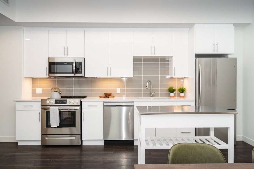 More Photos Of 233 Kennedy St, Winnipeg Apartments For Lease