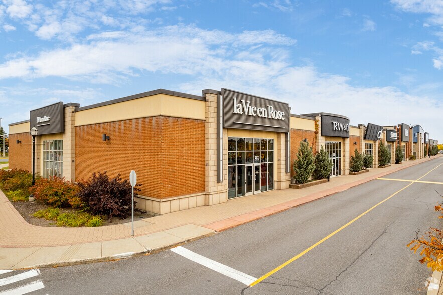 More Photos Of 582 Ch de Touraine, Boucherville Unknown For Lease