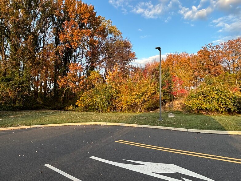 More Photos Of 1660 Big Oak road, Langhorne Office For Lease