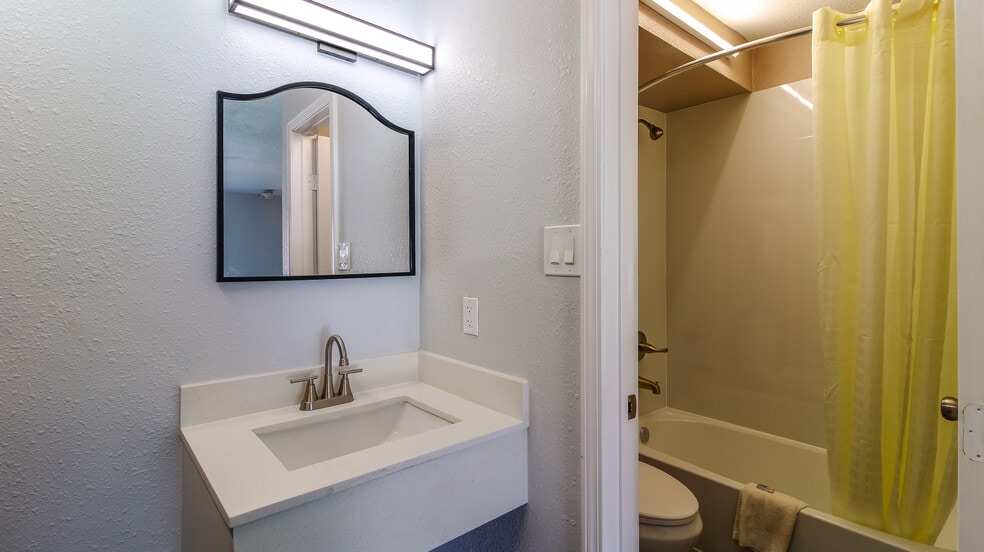 More Photos Of 110 E Highway 6, Alvin Hotel For Sale