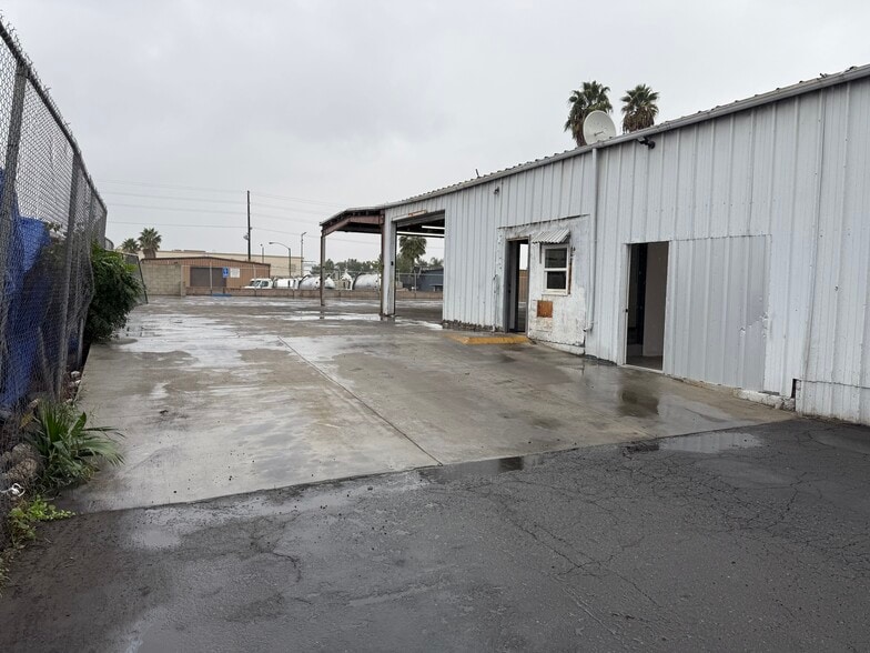 More Photos Of 5925 Payton Ave, Riverside Warehouse For Lease