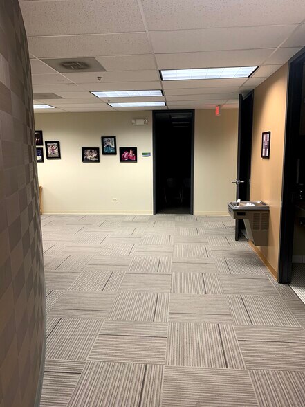 More Photos Of 6200-6250 Capitol Dr, Wheeling Flex For Lease