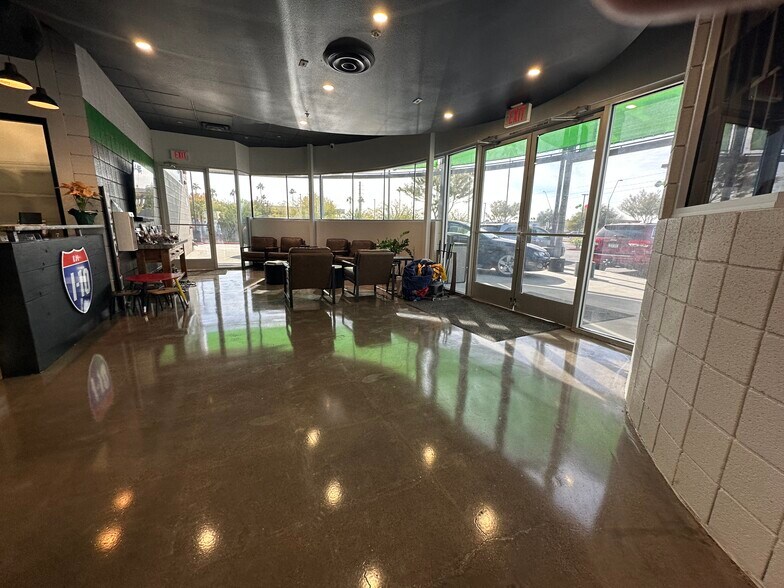 More Photos Of 881 N Arizona Ave, Gilbert Freestanding For Sale