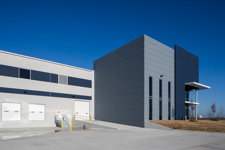 More Photos Of 1069 FM 3349, Taylor Distribution For Lease