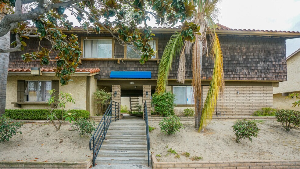 More Photos Of 704 S Webster Ave, Anaheim Apartments For Sale