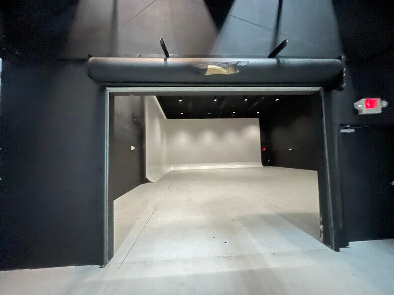 More Photos Of 1700 35th St, Orlando Warehouse For Lease