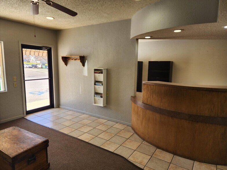 More Photos Of 132 W Washington Ave, Ava Medical For Sale