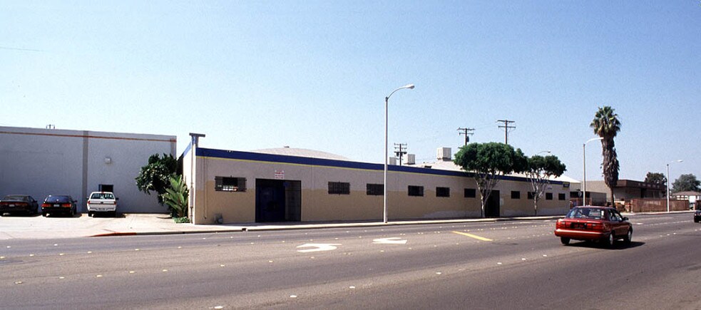 Primary Photo Of 8407-8415 Atlantic Ave, Cudahy Industrial For Lease