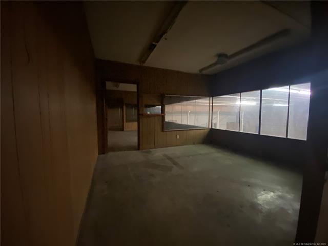 More Photos Of 713 N 2nd St, Stilwell Industrial For Sale