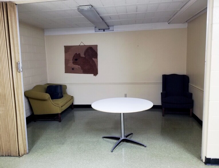 More Photos Of 49 Public Sq, Shelbyville Office For Sale