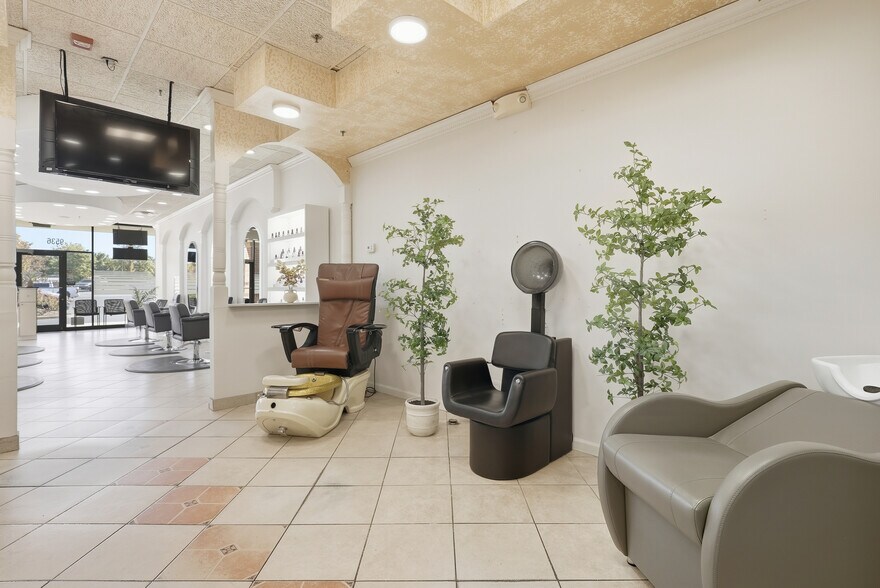 More Photos Of 9536 Liberia Ave, Manassas Supermarket For Lease