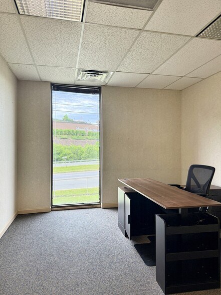 More Photos Of 3902-3904 Franklin Rd, Roanoke Office For Lease