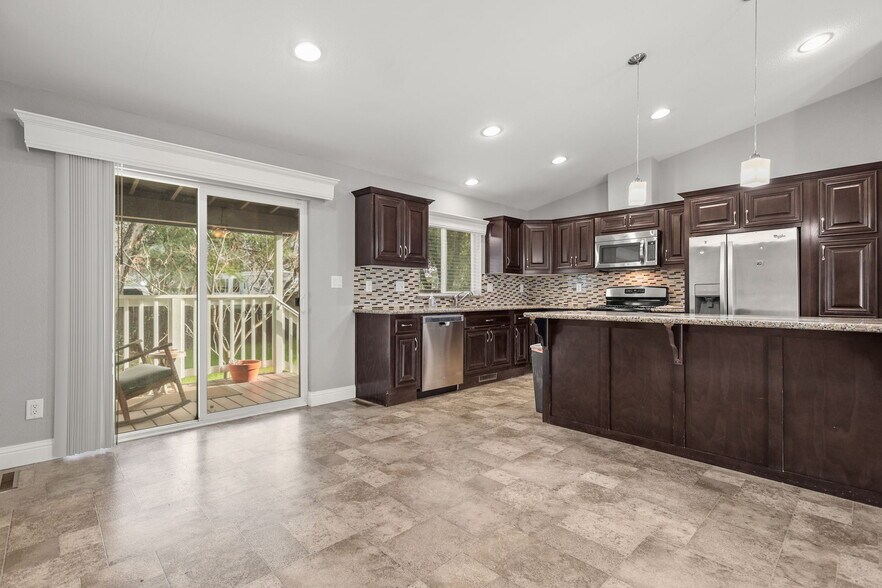 More Photos Of 2081 Victor Ave, Redding Office For Sale