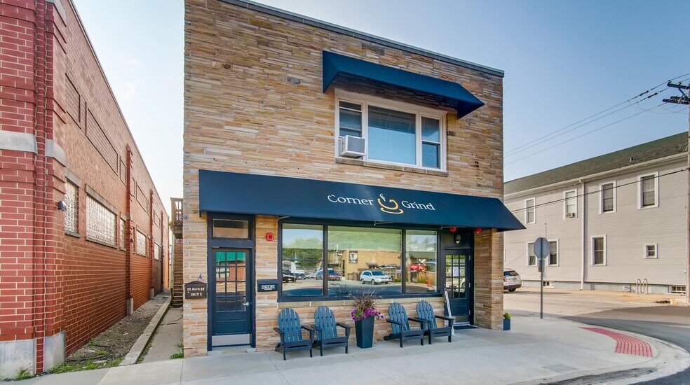 More Photos Of 2 S Main St, Elburn Storefront Retail Residential For Sale
