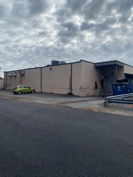 More Photos Of 821 Tiogue Ave, Coventry Supermarket For Sale